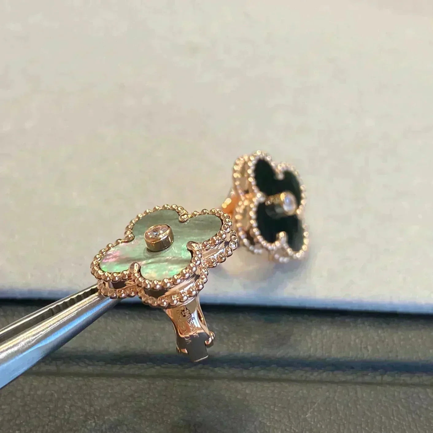 [Marin-Jewelry]CLOVER MEDIUM 1 MOTIFS GRAY MOP  DIAMOND EARRINGS