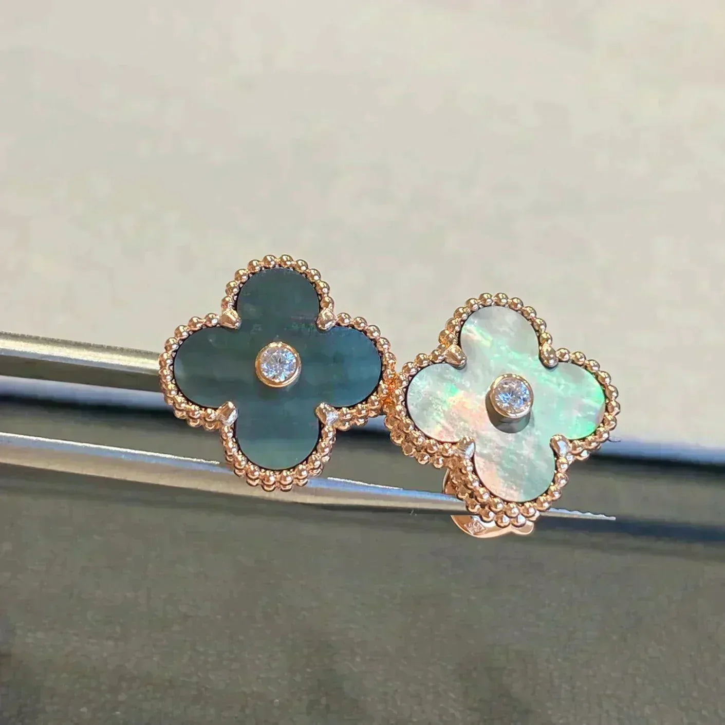 [Marin-Jewelry]CLOVER MEDIUM 1 MOTIFS GRAY MOP  DIAMOND EARRINGS