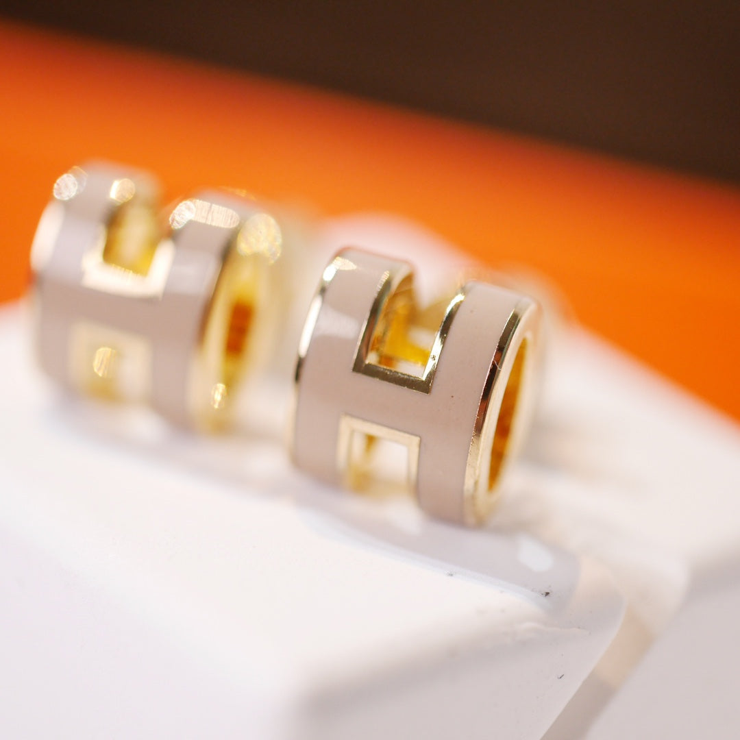 [Marin-Jewelry]MINI POP H GOLD EARRINGS GREY