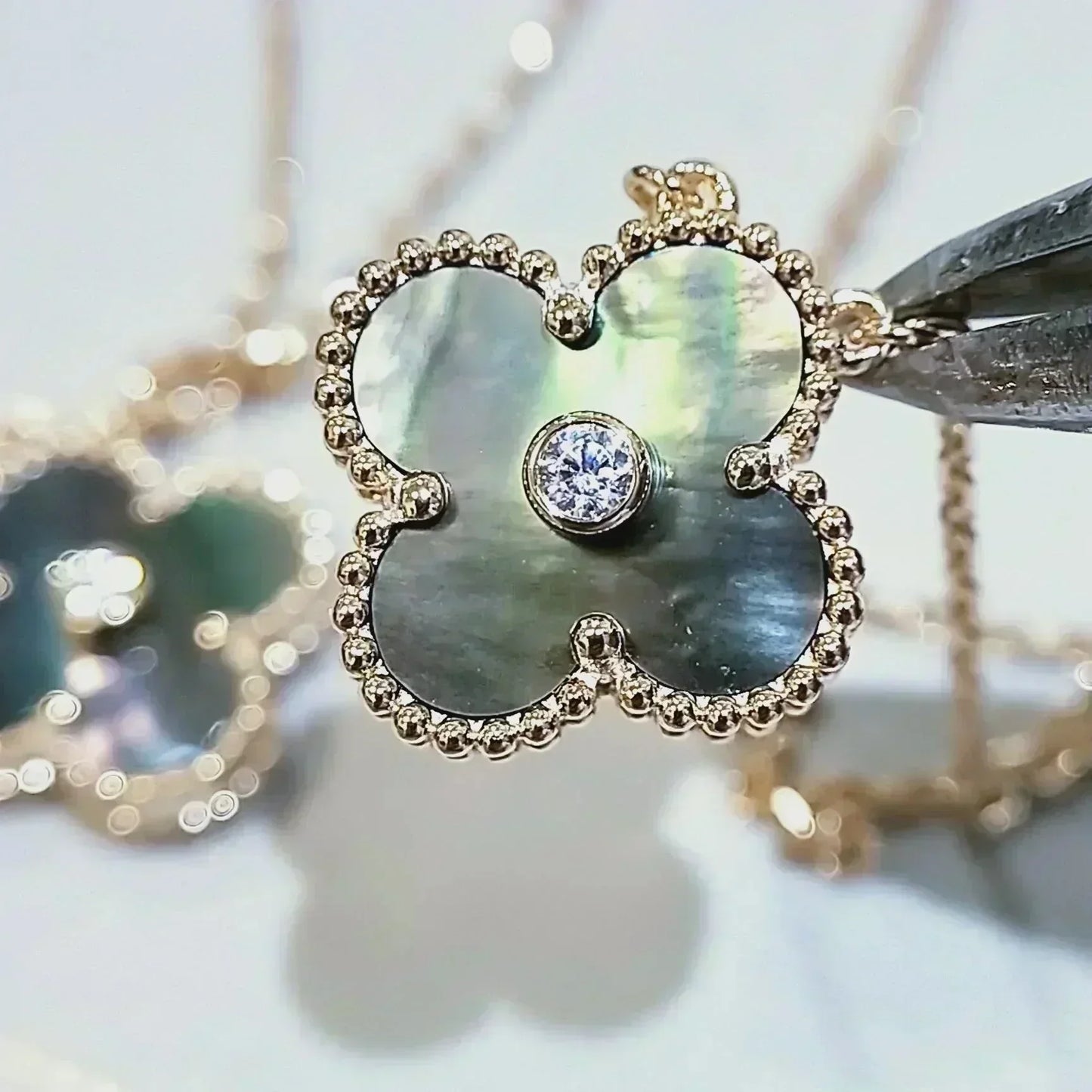[Marin-Jewelry]CLOVER 15MM DIAMOND AND MOTHER-OF-GREY NECKLACE