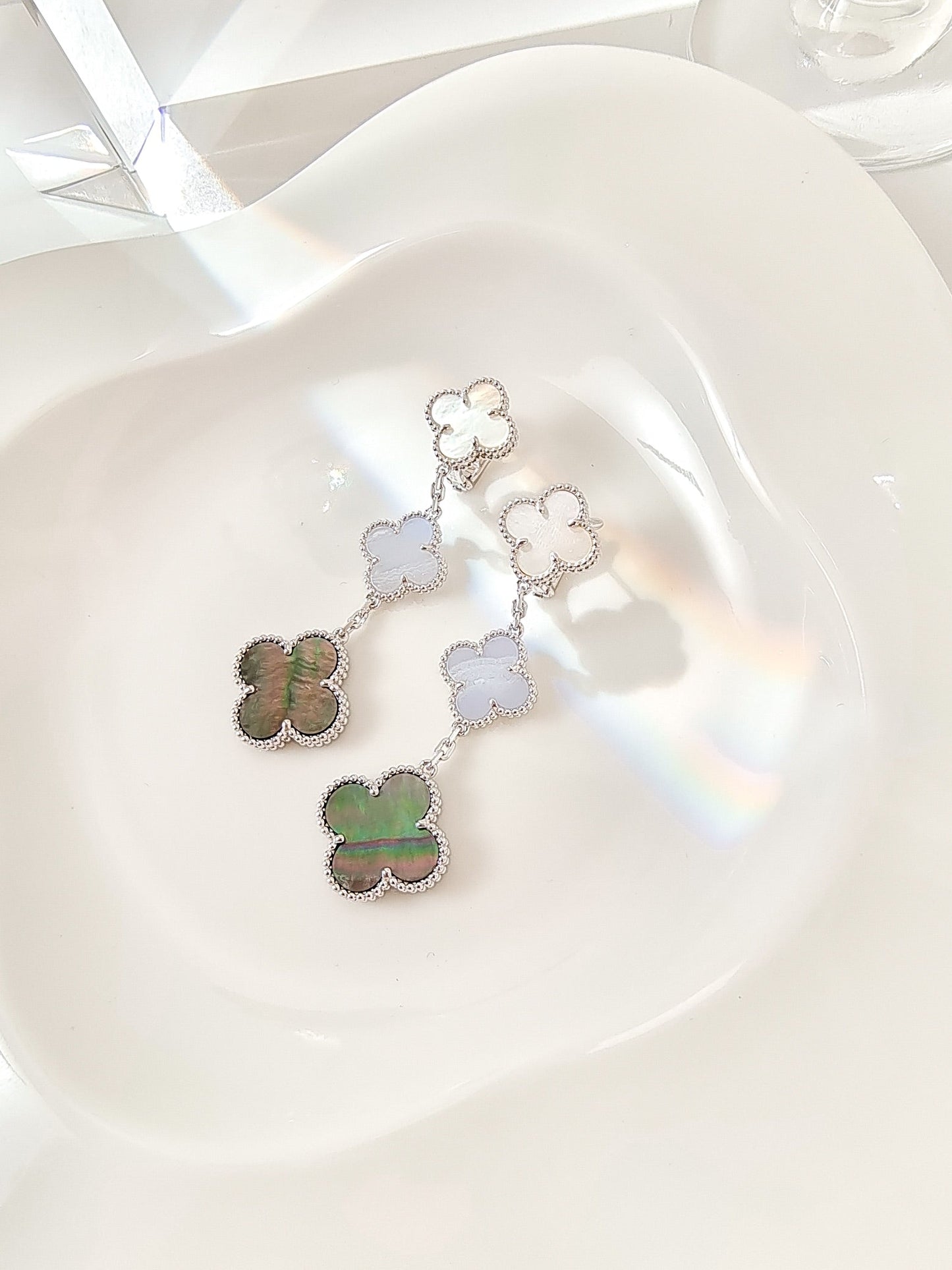 [Marin-Jewelry]CLOVER 3 MOTIFS CHALCEDONY DARK MOP SILVER EARRINGS