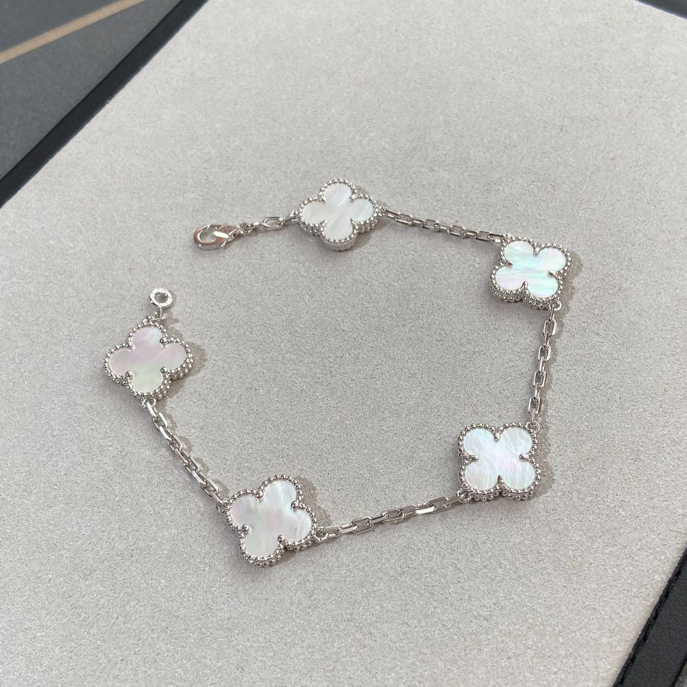 [Marin-Jewelry]CLOVER WHITE PEARL MOP 5 MOTIF BRACELET COLLECTION