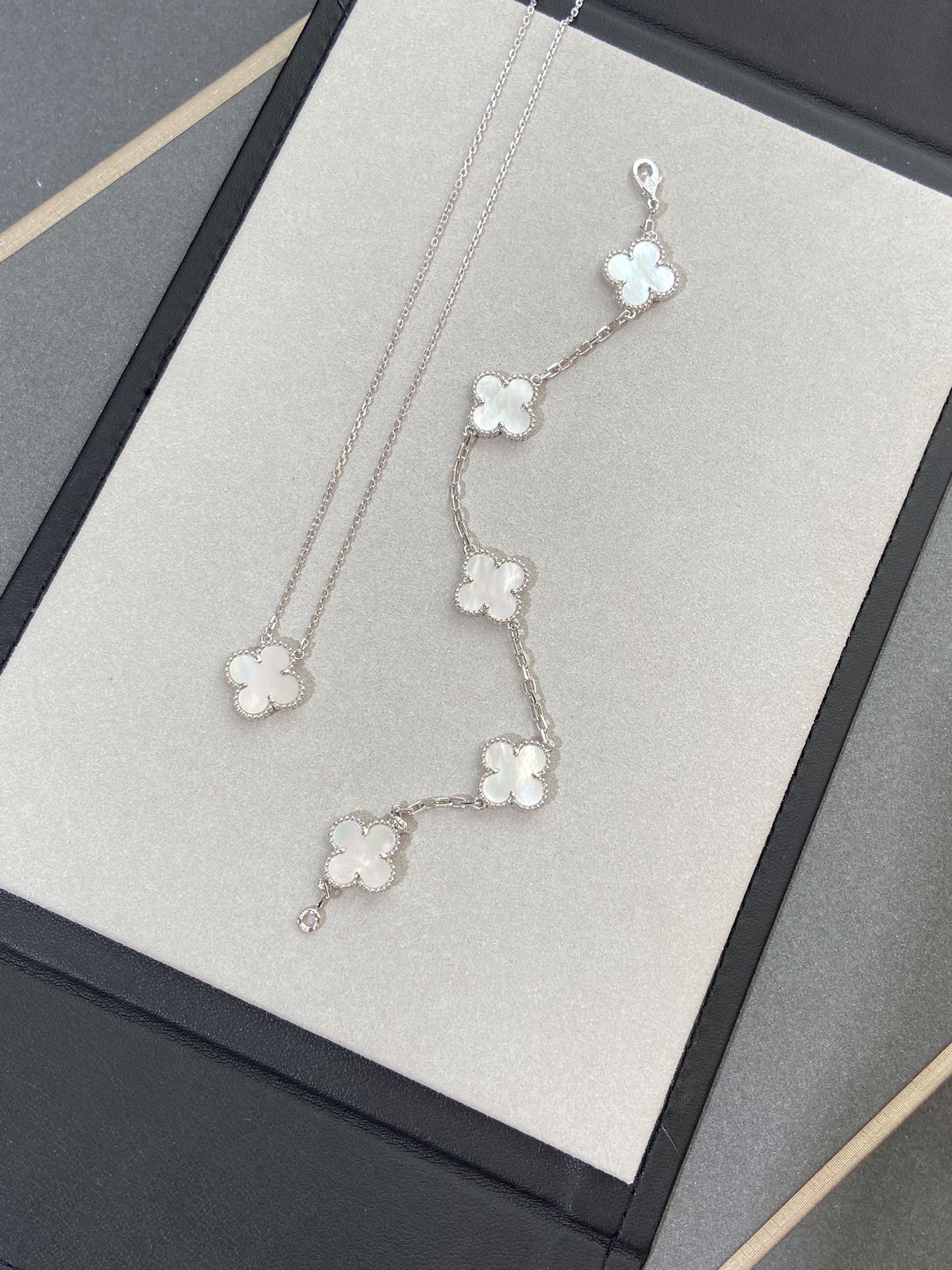 [Marin-Jewelry]CLOVER WHITE PEARL MOP 5 MOTIF BRACELET COLLECTION