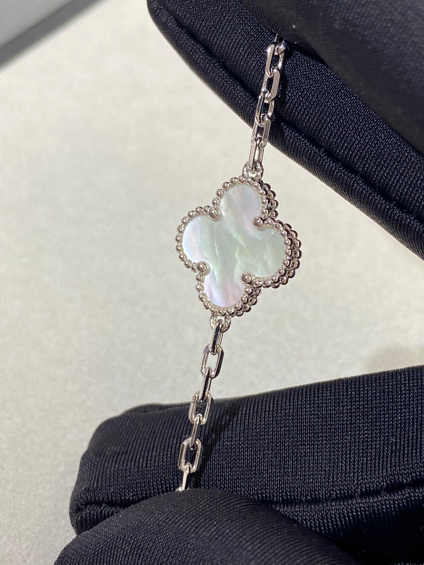 [Marin-Jewelry]CLOVER WHITE PEARL MOP 5 MOTIF BRACELET COLLECTION