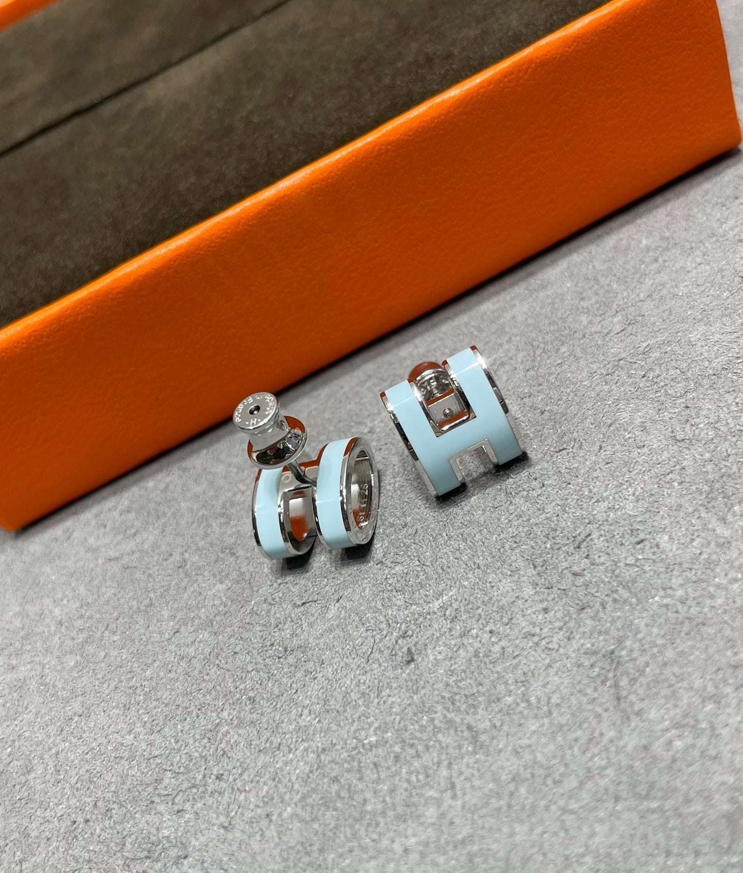 [Marin-Jewelry]POP H SKY BLUE STUD EARRINGS