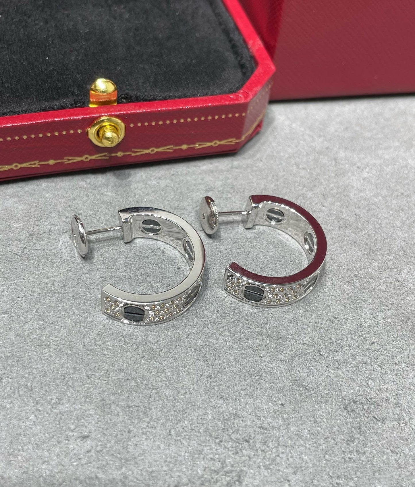 [Marin-Jewelry]LOVE CERAMIC DIAMOND PAVED SILVER EARRINGS