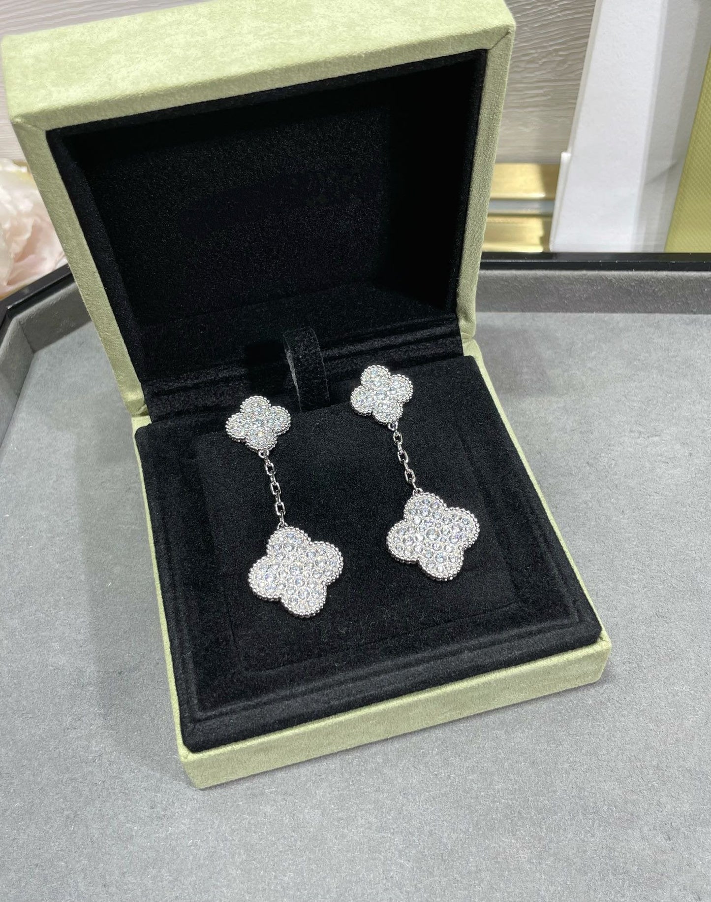 [Marin-Jewelry]CLOVER 2 MOTIFS DIAMOND PAVED SILVER EARRINGS