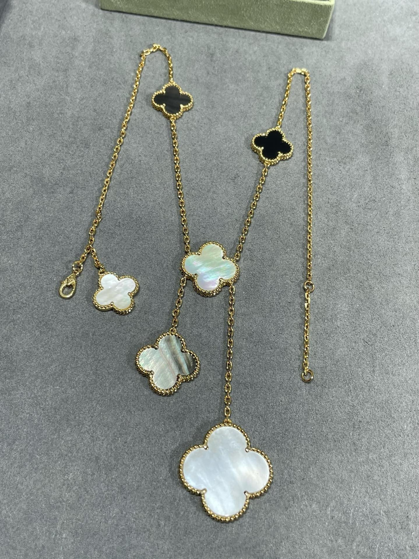 [Marin-Jewelry]CLOVER 6 MOTIF MOP ONYX GOLD NECKLACE