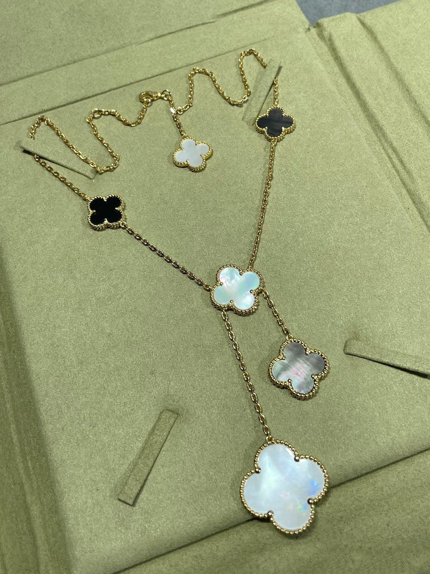 [Marin-Jewelry]CLOVER 6 MOTIF MOP ONYX GOLD NECKLACE