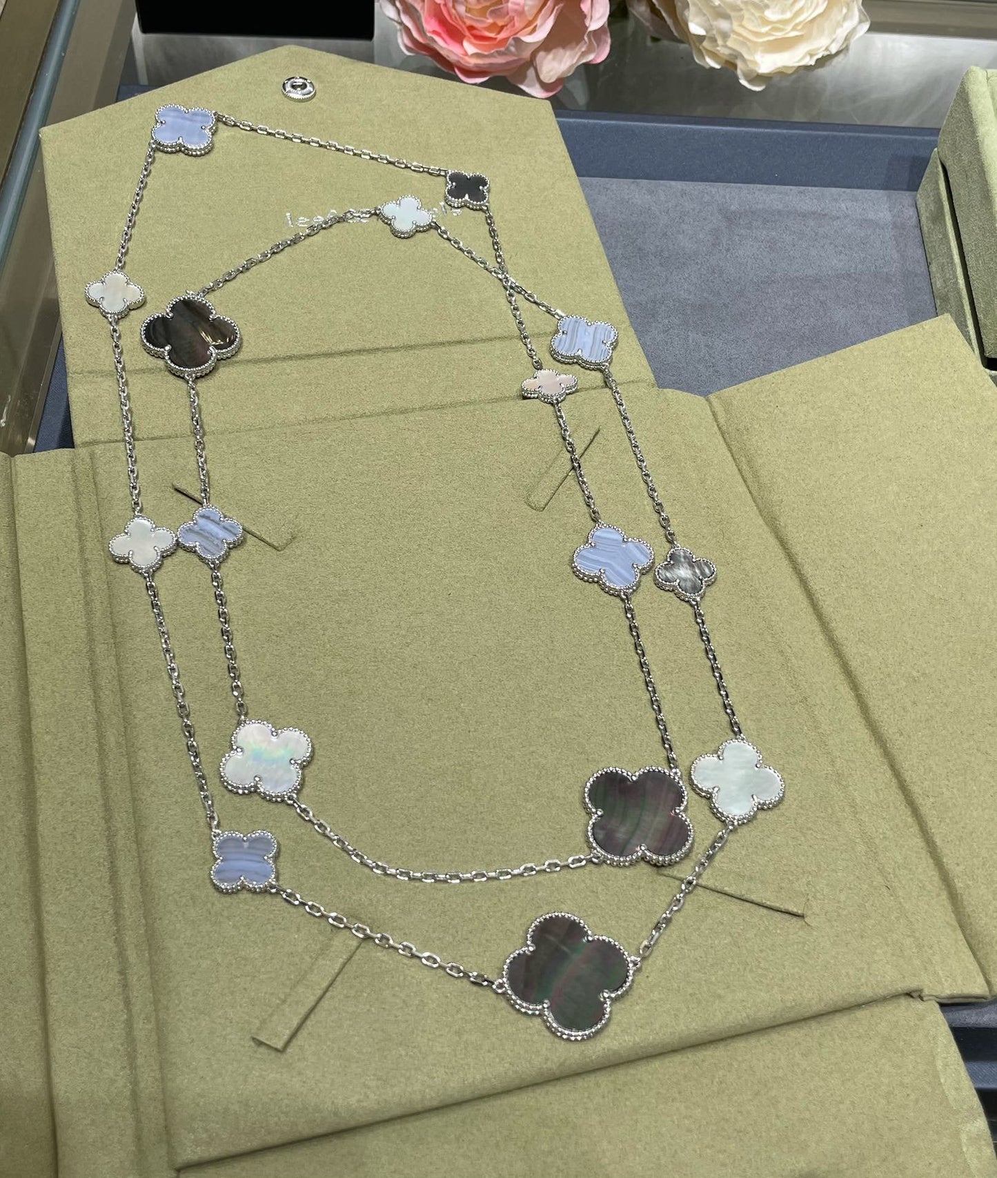 [Marin-Jewelry]CLOVER 16 MOTIF CHALCEDONY MOP SILVER NECKLACE