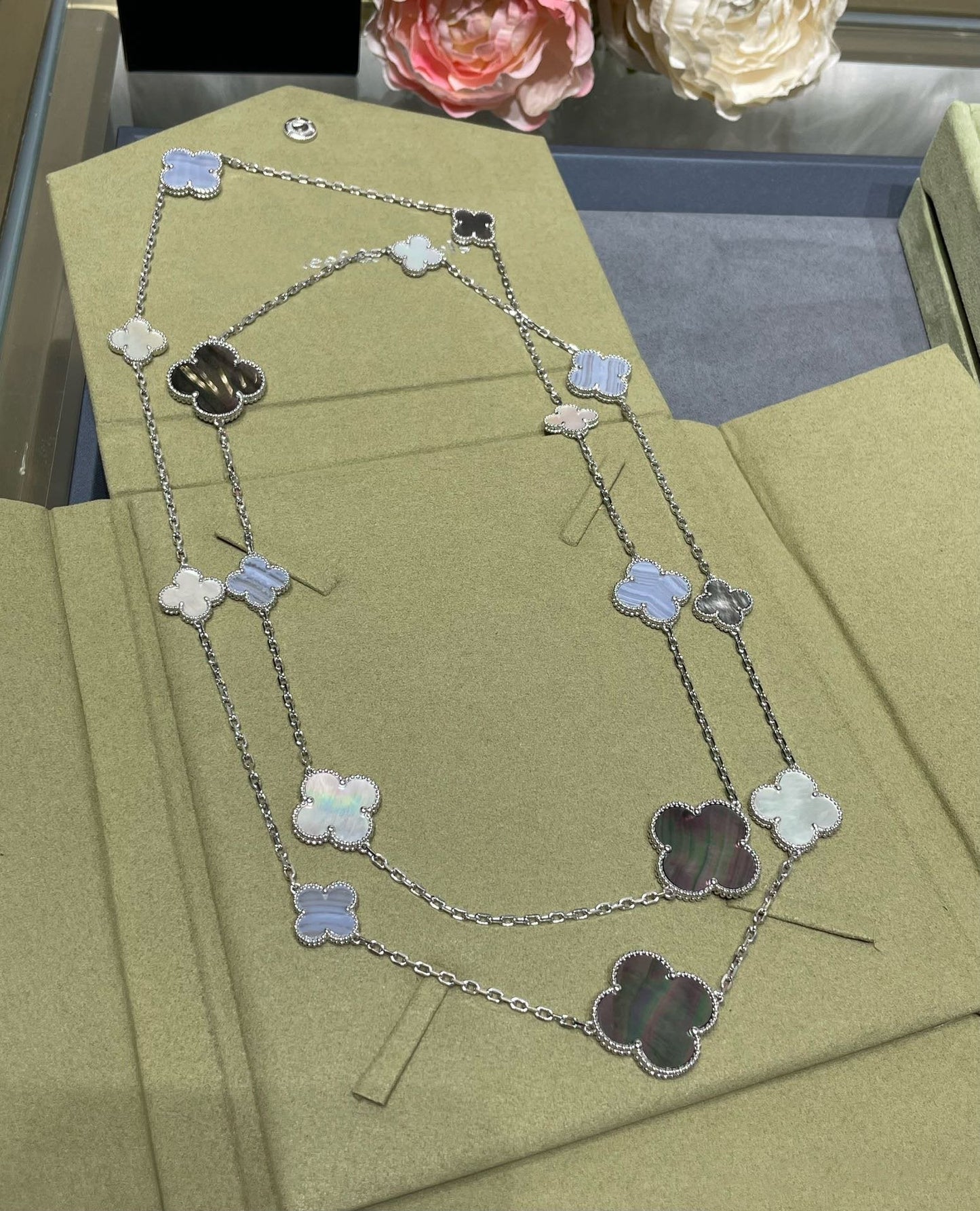 [Marin-Jewelry]CLOVER 16 MOTIF CHALCEDONY MOP SILVER NECKLACE