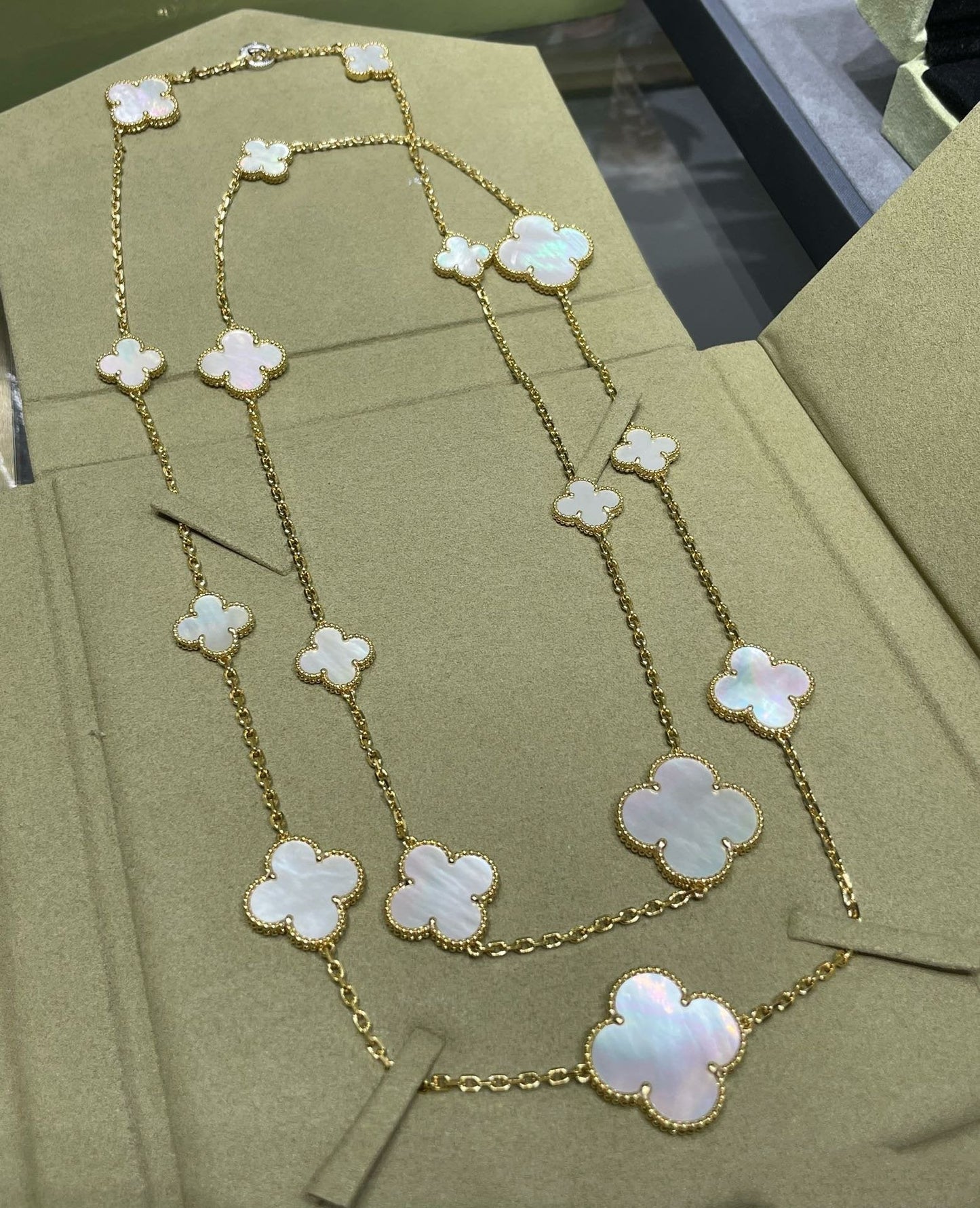 [Marin-Jewelry]CLOVER 16 MOTIF WHITE MOP GOLD NECKLACE