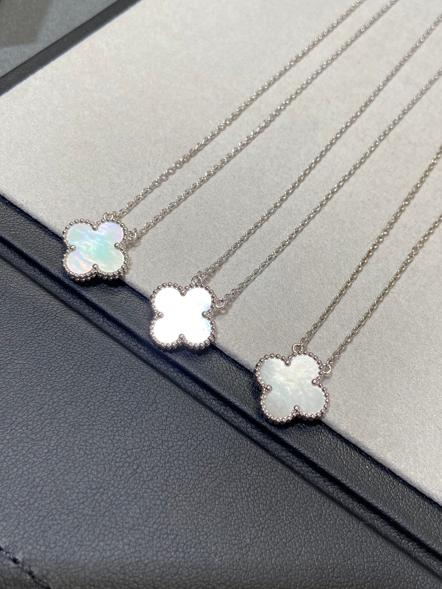 [Marin-Jewelry]CLOVER MEDIUM SILVER WHITE MOP NECKLACE