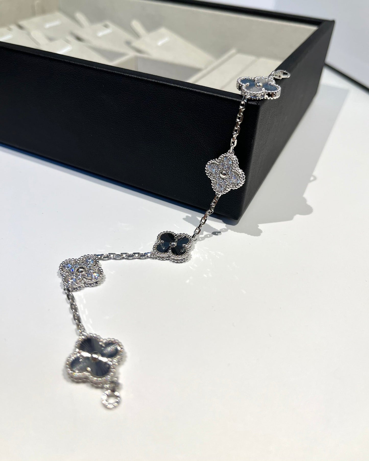 [Marin-Jewelry] CLOVER 5 MOTIF LASER BRACELET COLLECTION