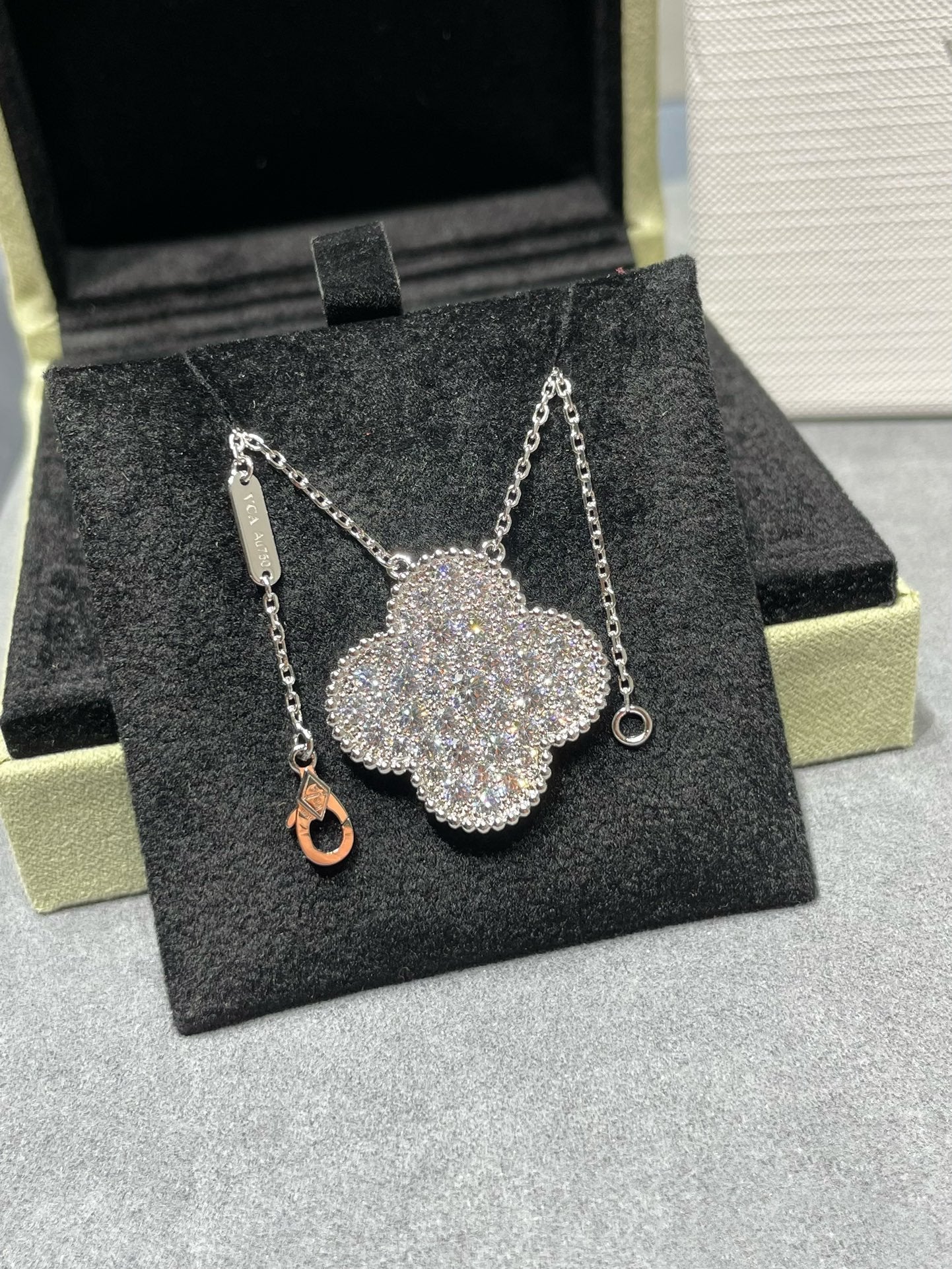 [Marin-Jewelry]CLOVER 25MM LARGE PENDANT DIAMOND PAVED SILVER NECKLACE
