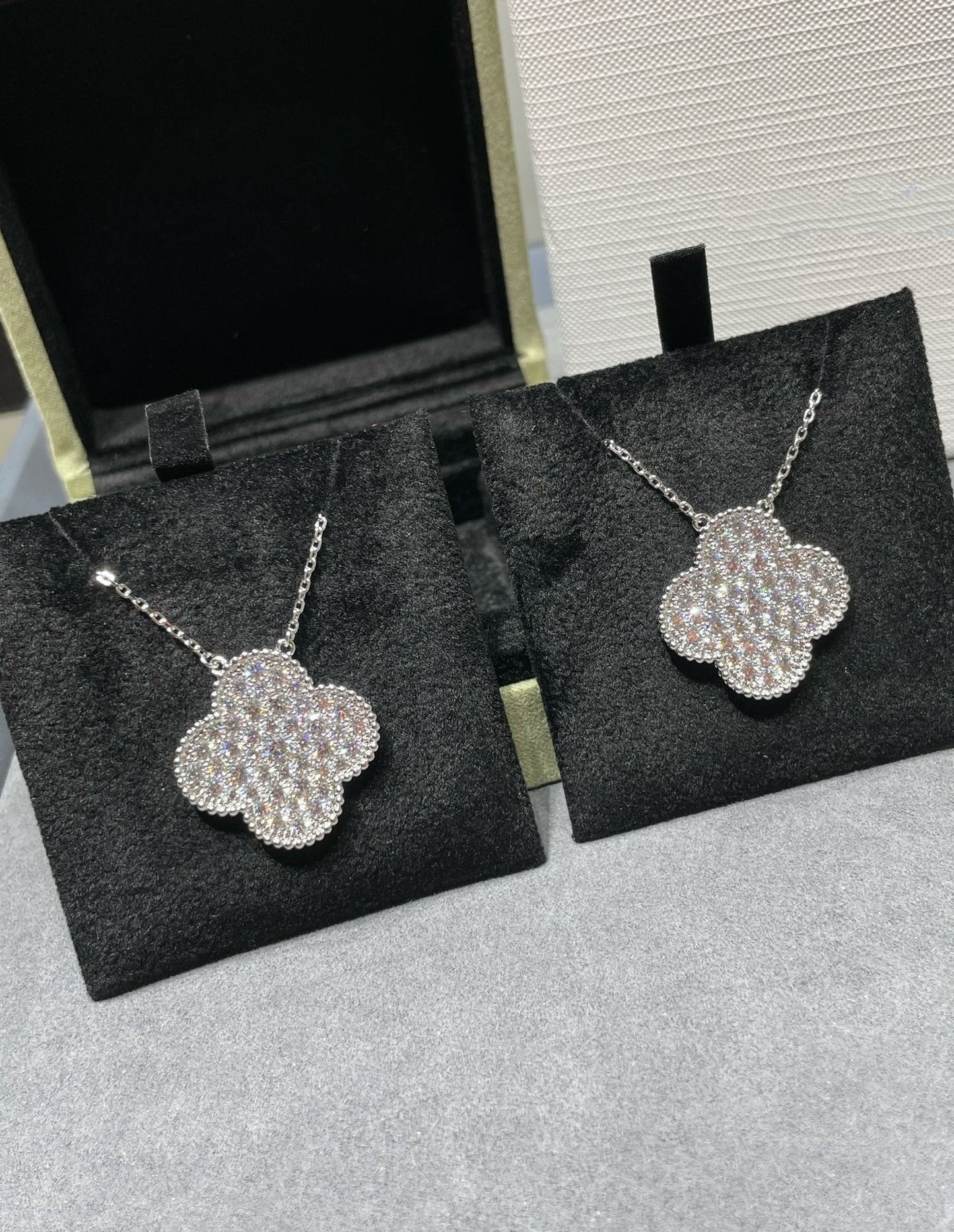 [Marin-Jewelry]CLOVER 25MM LARGE PENDANT DIAMOND PAVED SILVER NECKLACE