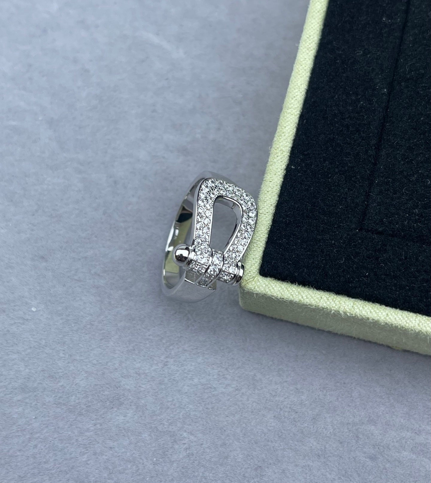 [Marin-Jewelry]Wide Hoof-Shaped Diamond-Studded Ring