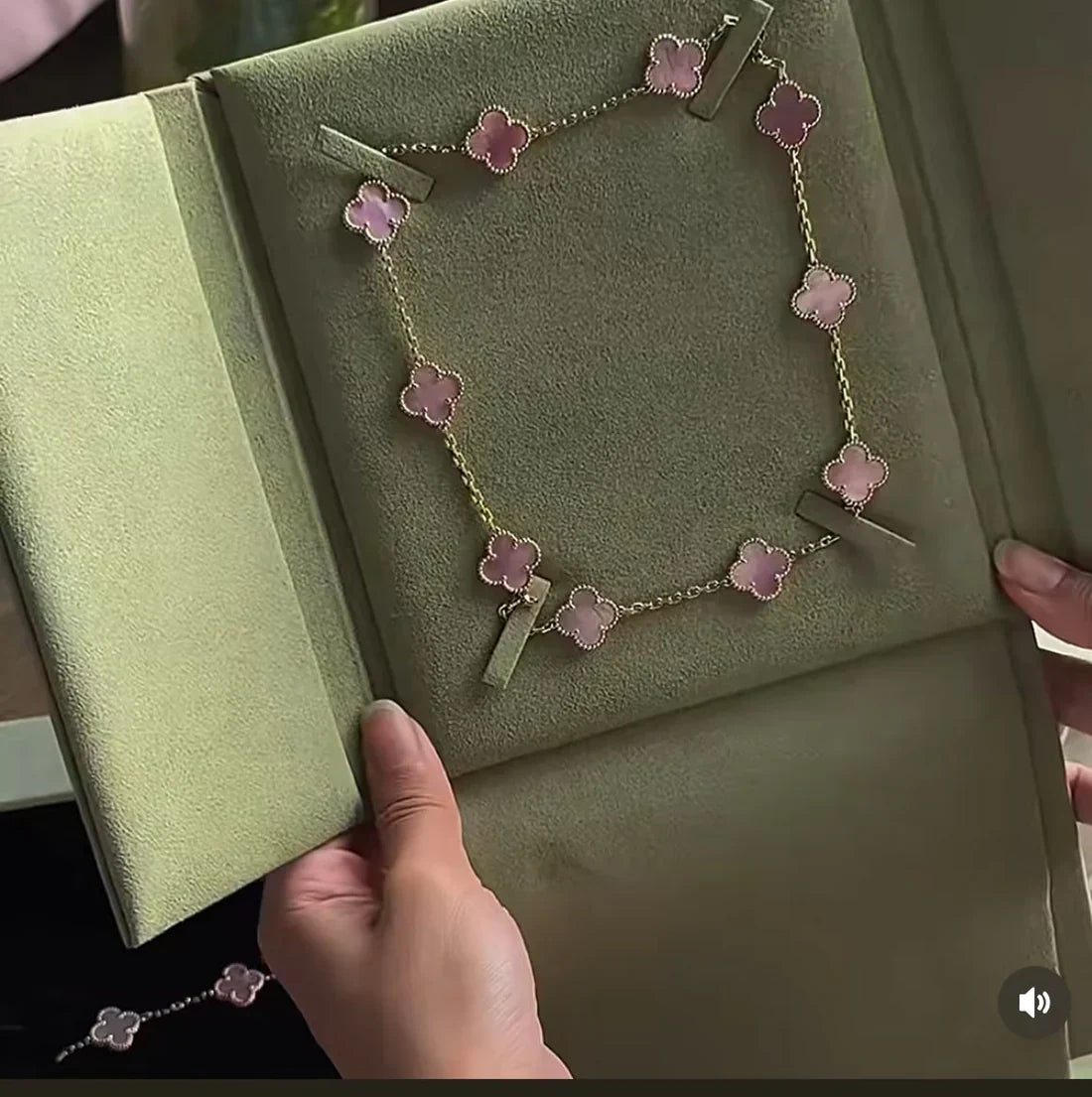[Marin-Jewelry Jewellery] Pink Necklace with Ten Clover Designs