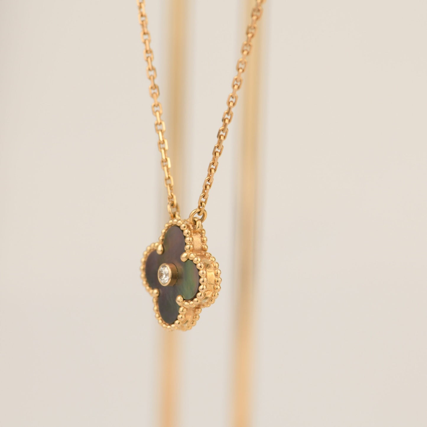 [Marin-Jewelry]CLOVER 15MM DIAMOND AND MOTHER-OF-GREY NECKLACE