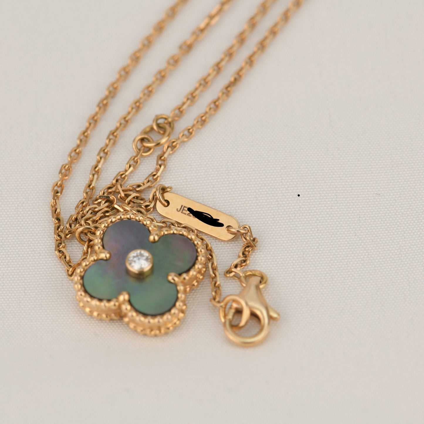 [Marin-Jewelry]CLOVER 15MM DIAMOND AND MOTHER-OF-GREY NECKLACE