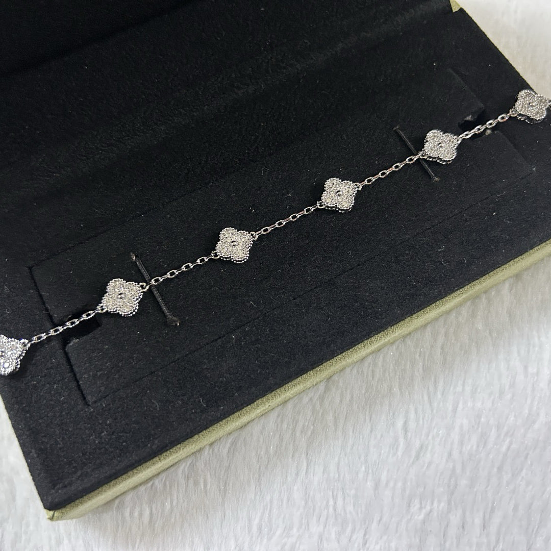 [Marin-Jewelry]CLOVER 6 MOTIF DIAMOND BRACELET