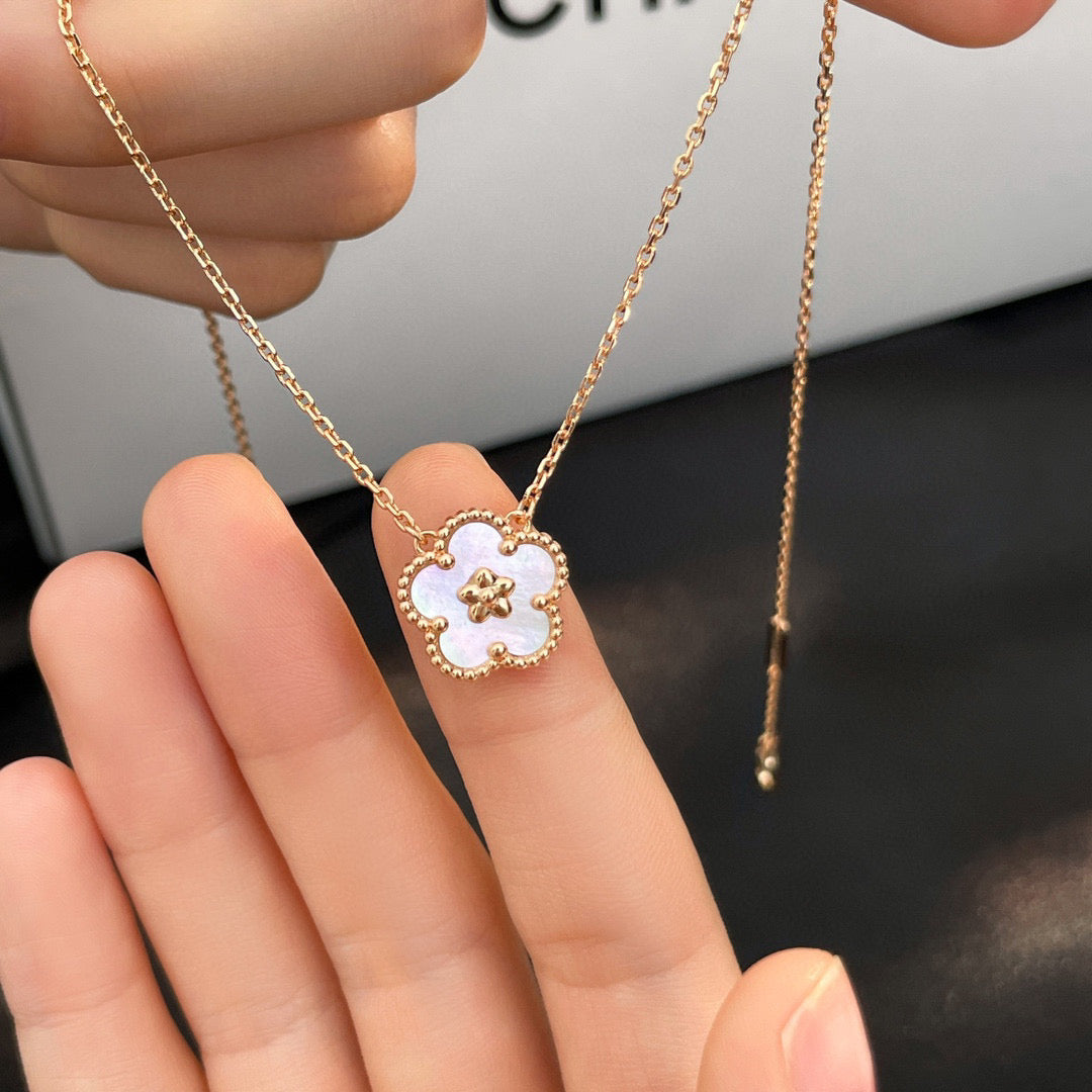 [Marin-Jewelry]LUCKY  WHITE MOP  PLUM BLOSSOM NECKLACE