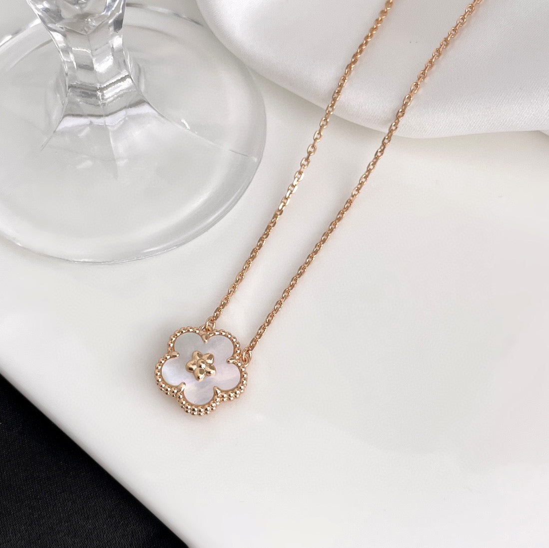 [Marin-Jewelry]LUCKY  WHITE MOP  PLUM BLOSSOM NECKLACE
