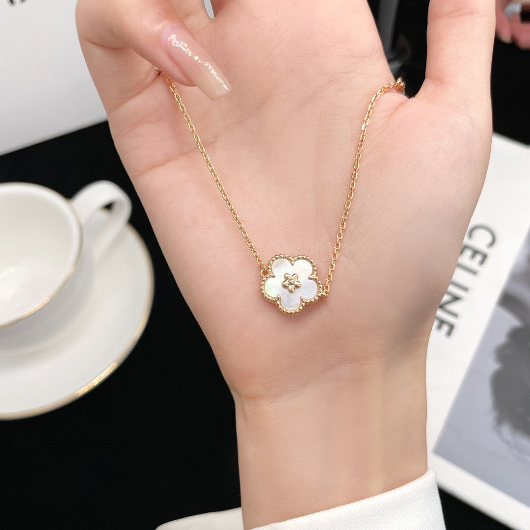 [Marin-Jewelry]LUCKY WHITE MOP PLUM BLOSSOM  BRACELET