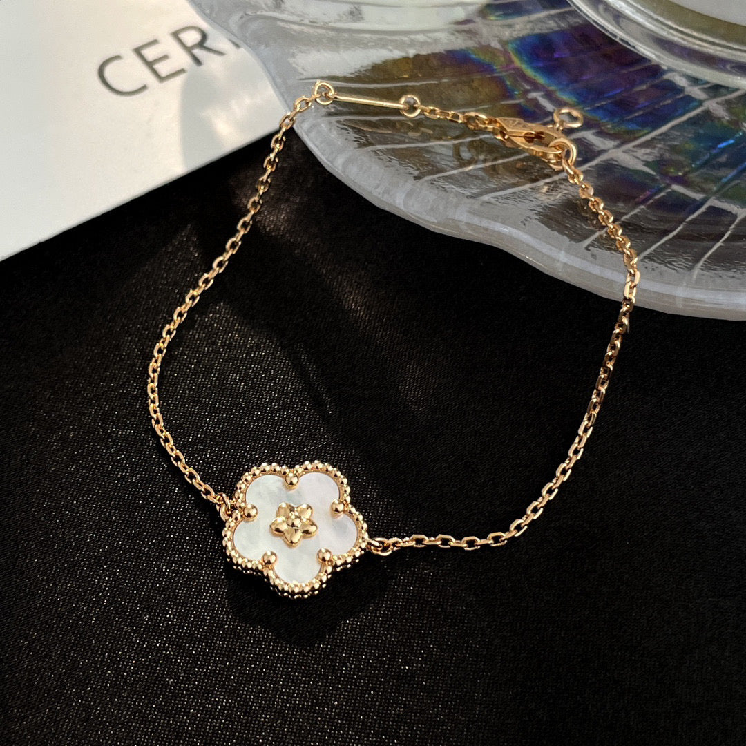 [Marin-Jewelry]LUCKY WHITE MOP PLUM BLOSSOM  BRACELET