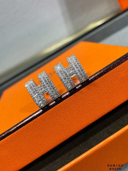 [Marin-Jewelry]H STUD EARRINGS WITH SILVER DIAMONDS