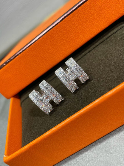 [Marin-Jewelry]H STUD EARRINGS WITH SILVER DIAMONDS