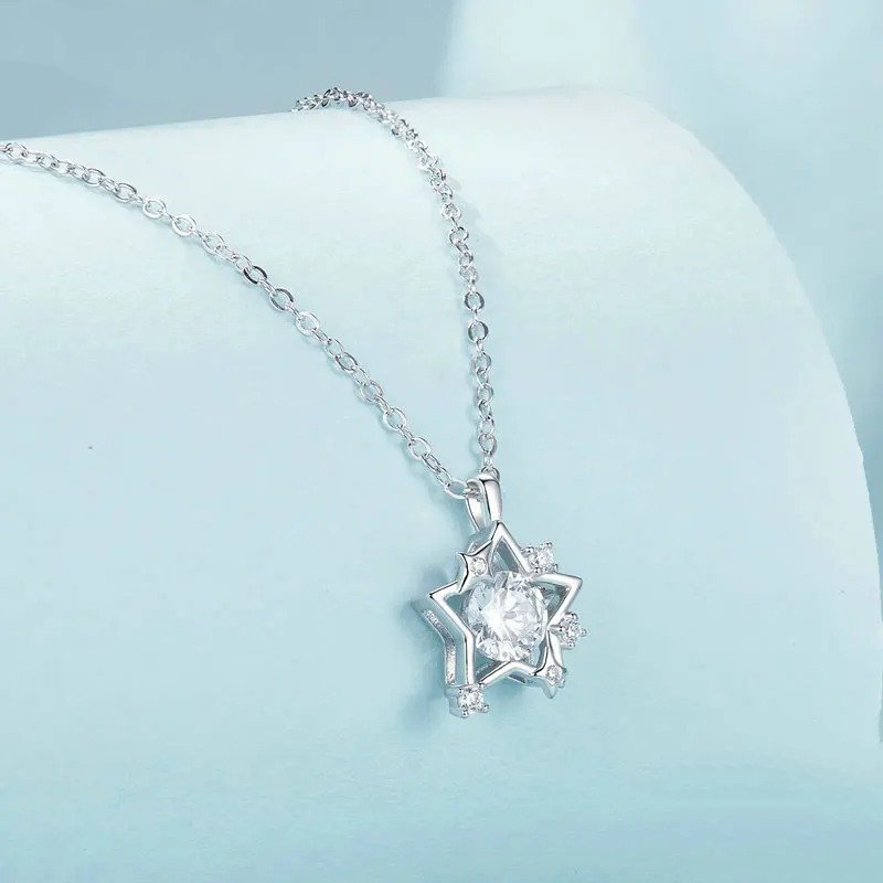 Collier pendentif étoile brillante