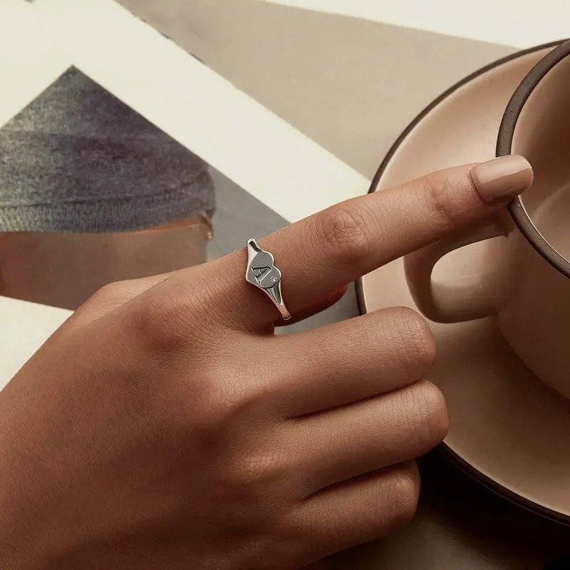 Bague ouverte ajustable en forme de cœur avec lettre initiale A gravée, empilable