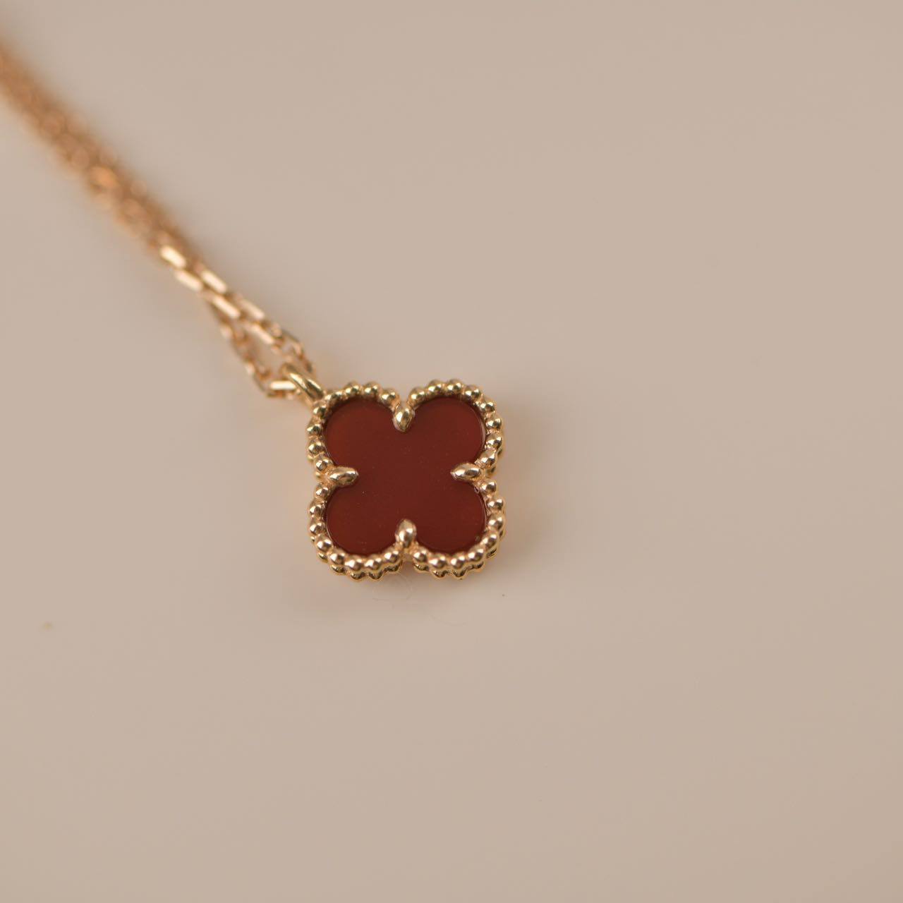 [Marin-Jewelry]CLOVER MINI 9.5MM WHITE CARNELIANS NECKLACE