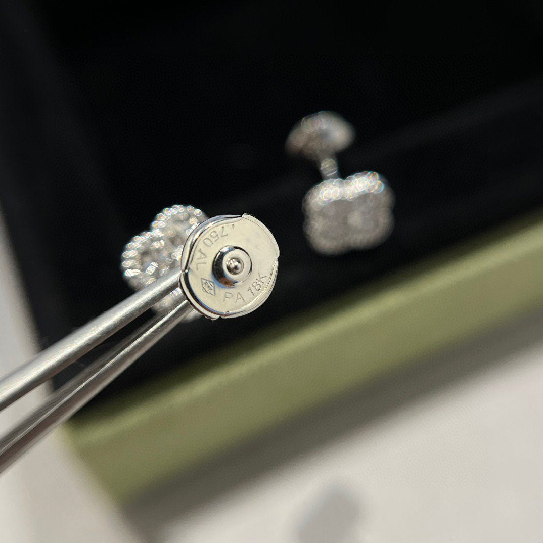 [Marin-Jewelry]CLOVER MINI DIAMOND STUD EARRINGS